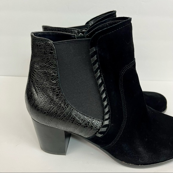 David Tate Black Suede Leather Stitch Accent Ankle Booties X-Wide Women Sz 10 WW - Picture 8 of 16
